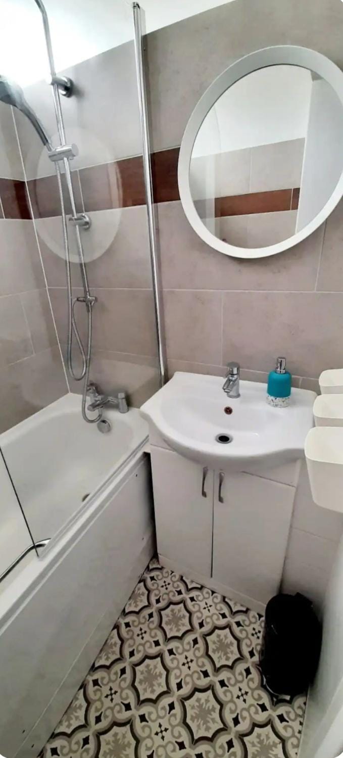 Spacious King Room near Victoria - Zone 1 Vacation rental in City of Westminster