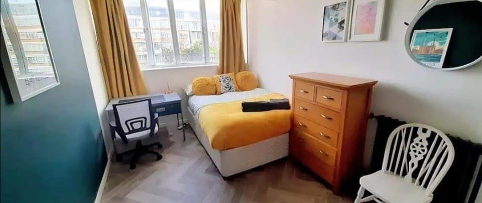 Spacious King Room near Victoria - Zone 1 Vacation rental in City of Westminster