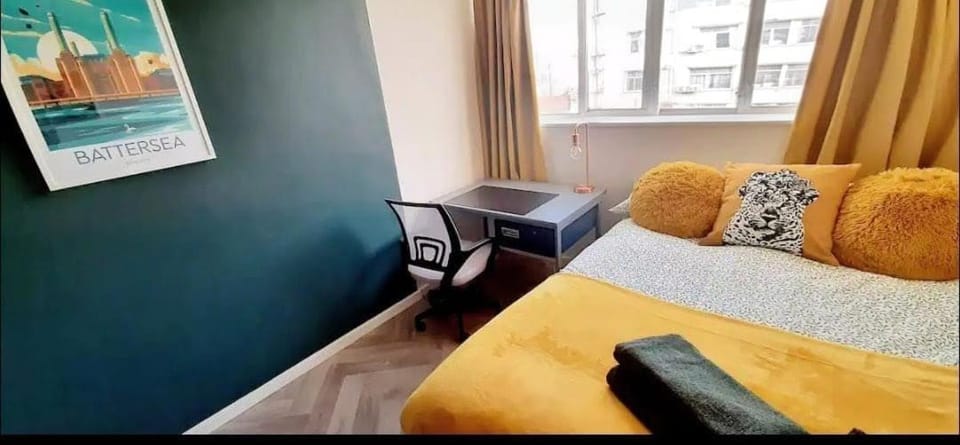 Spacious King Room near Victoria - Zone 1 Vacation rental in City of Westminster