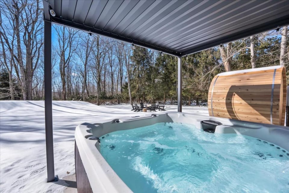 Hot Tub, Sauna