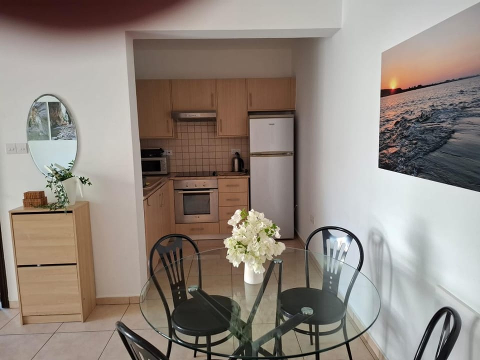 Dining area, kitchen