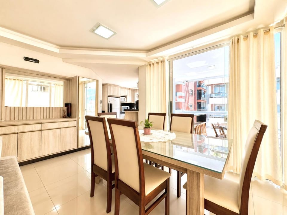 Dining area, Lunch, Dinner