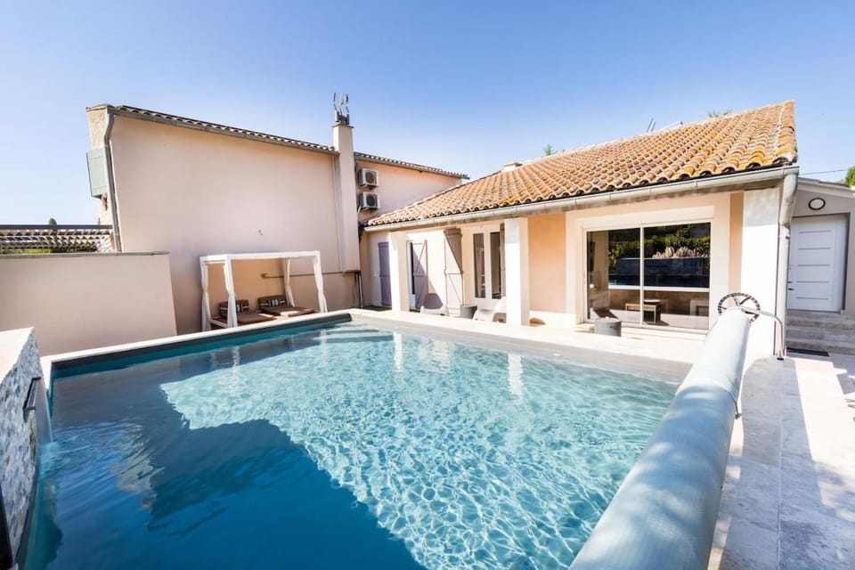 Villa CARLA with private pool House in Sorgues