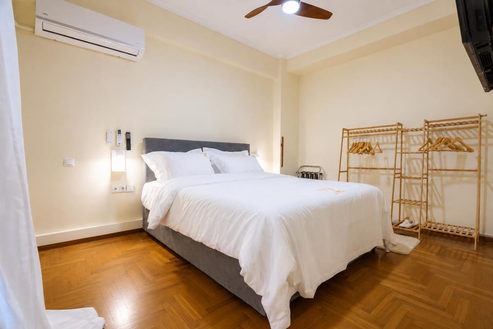Bed, Photo of the whole room, Bedroom, air conditioner
