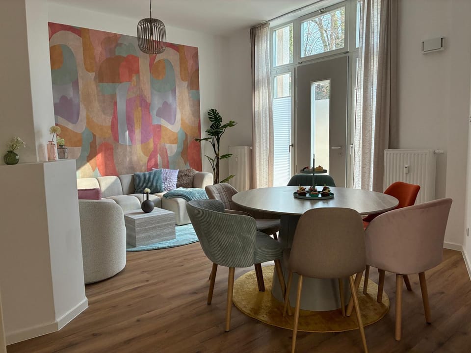 Living room, Seating area, Dining area