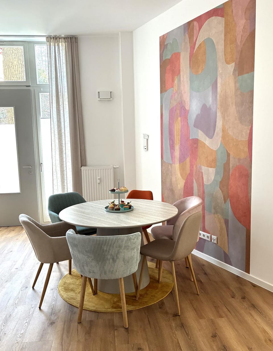 Dining area, Food