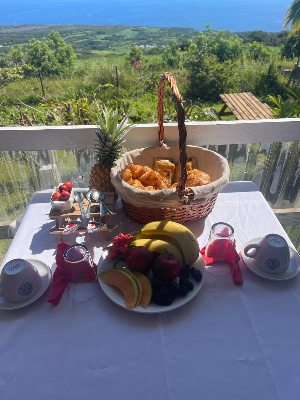 Natural landscape, View (from property/room), Balcony/Terrace, Dining area, Sea view, Breakfast