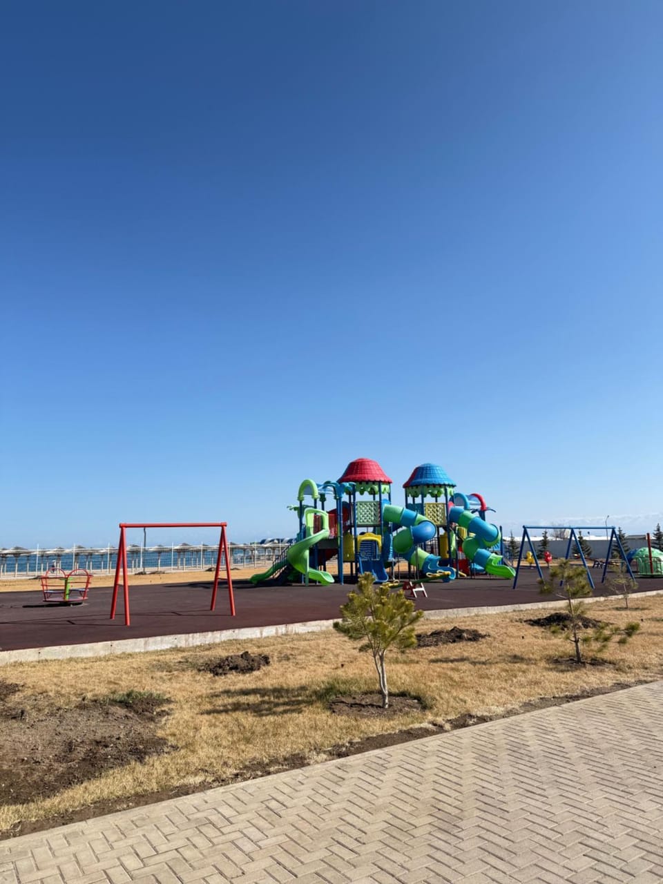 Communal lounge/ TV room, Day, Children play ground
