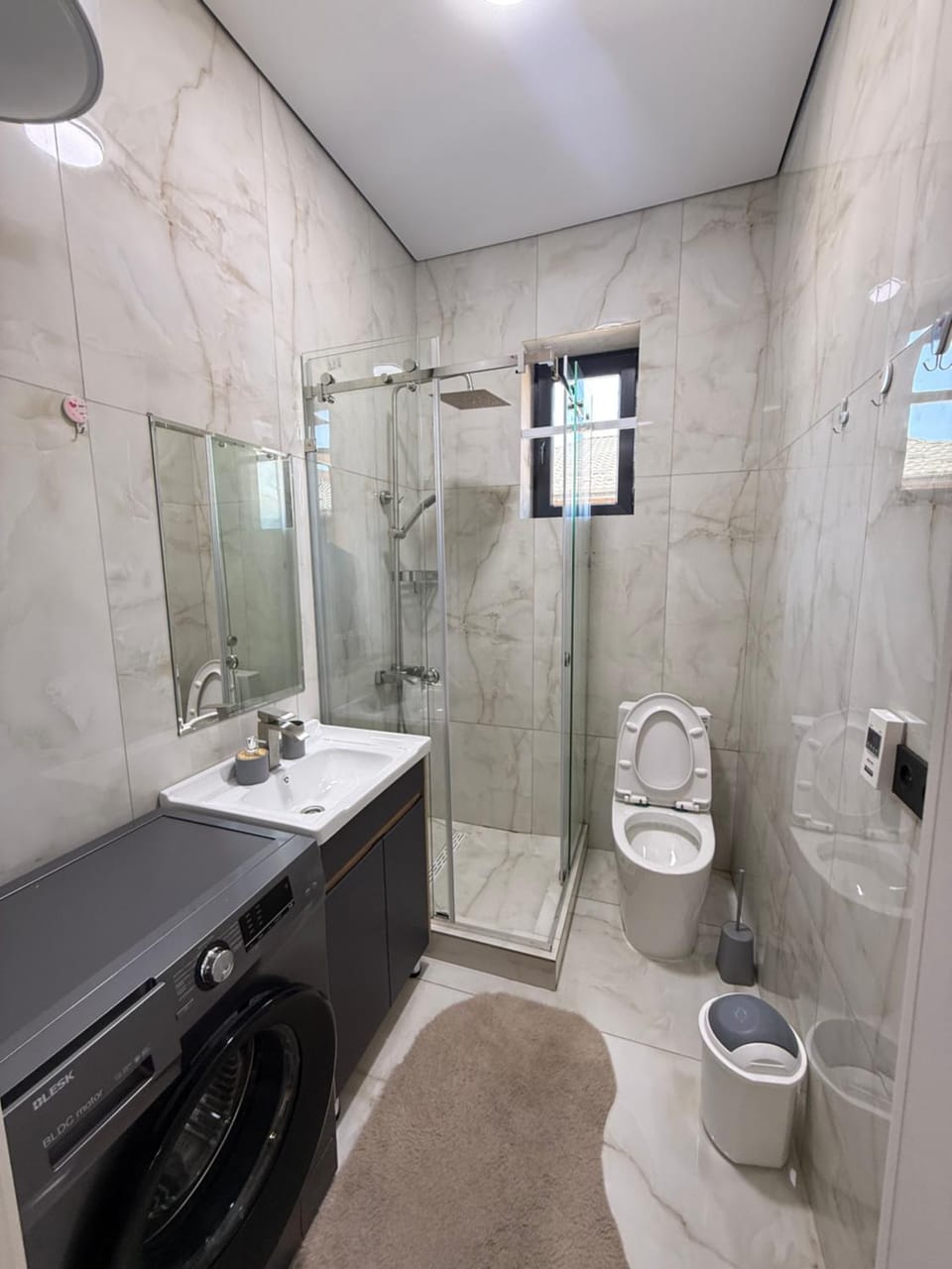 Shower, Toilet