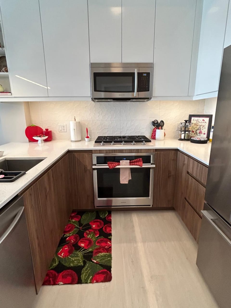 Grey Cup Central, Kensington Gem, King Bed, Parking, Sunnyside C-Train, Top Property Apartment in Calgary