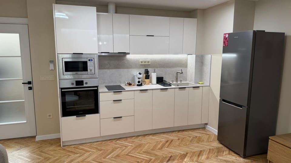 Coffee/tea facilities, Kitchen or kitchenette, oven, stove, kitchen
