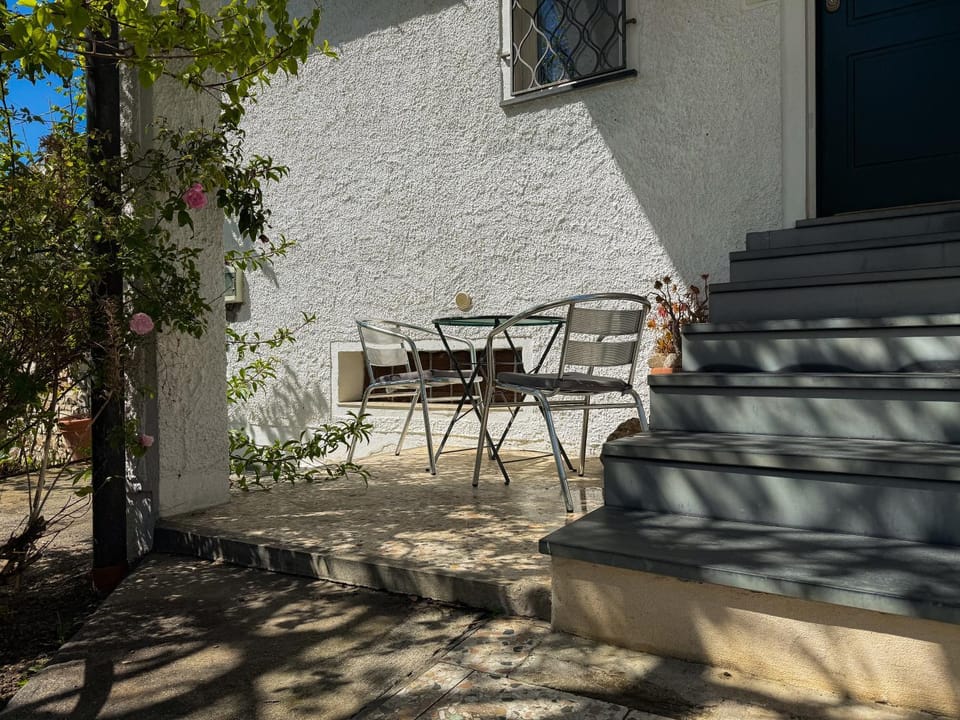 Property building, Patio, Day, View (from property/room), Balcony/Terrace, Dining area