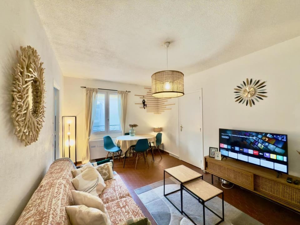 Communal lounge/ TV room, TV and multimedia, Living room