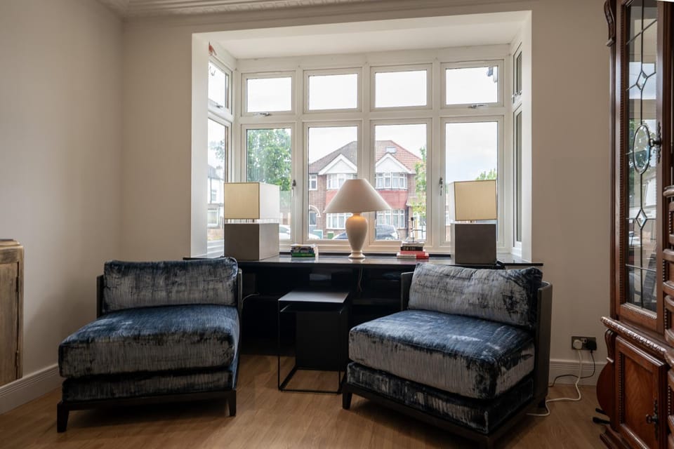 Luxury 6 Bed House, 10-15 min drive to Wembley stadium free parking House in Edgware