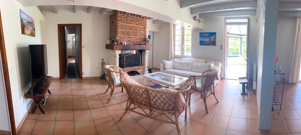 Living room, fireplace