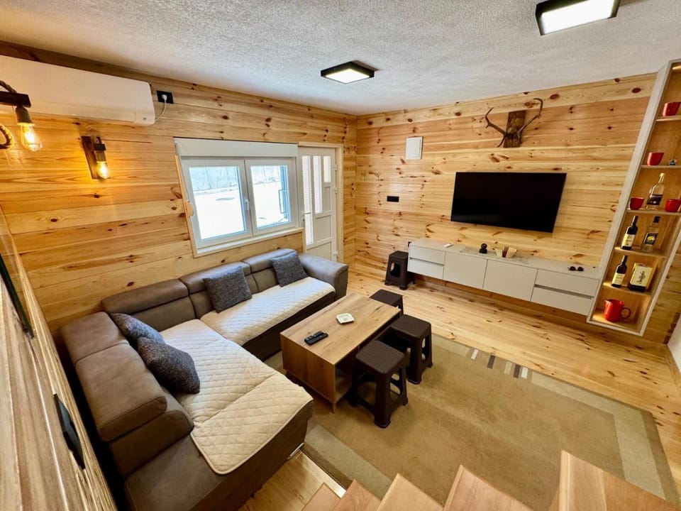 Planinski vuk chalet House in Montenegro