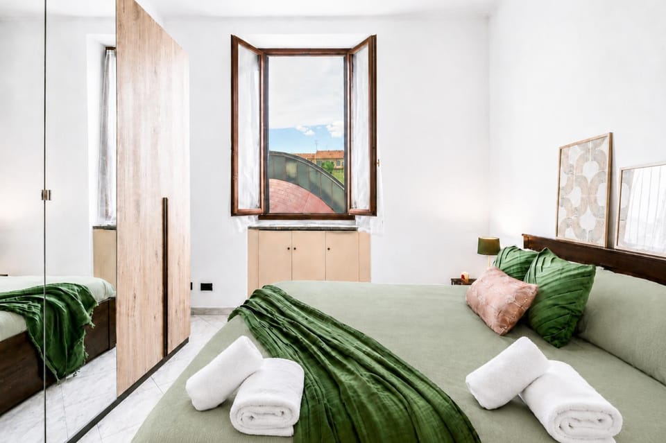 Bed, View (from property/room), Photo of the whole room, Bedroom, City view, heating, internet, locker, towels, wardrobe