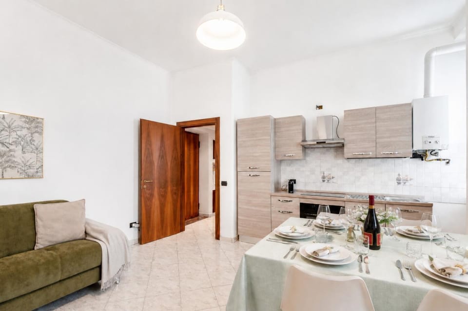 Kitchen or kitchenette, Living room, Seating area, Dining area, heating, internet, oven, stove, kitchen