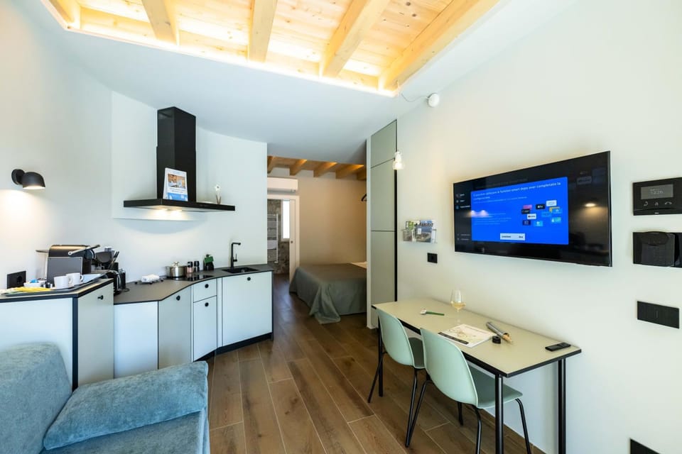TV and multimedia, Kitchen or kitchenette, Living room