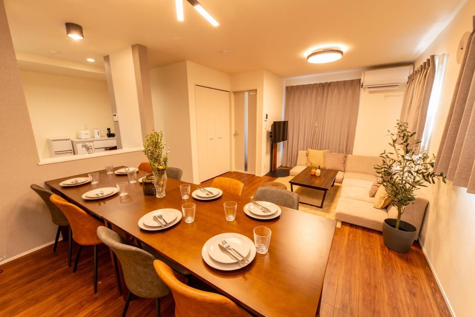 TV and multimedia, Living room, Seating area, Dining area