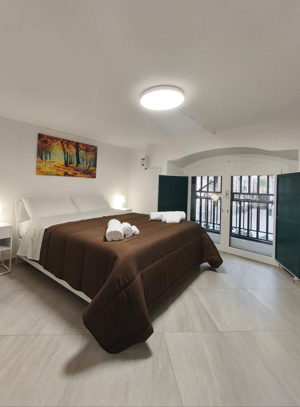 View (from property/room), Bedroom, Street view, towels