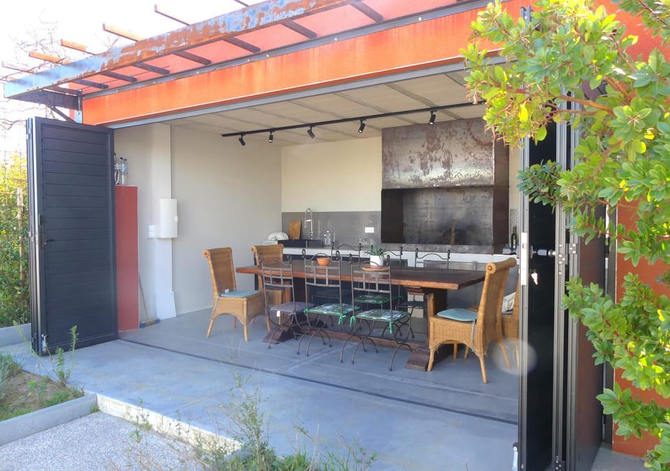 BBQ facilities, Dining area