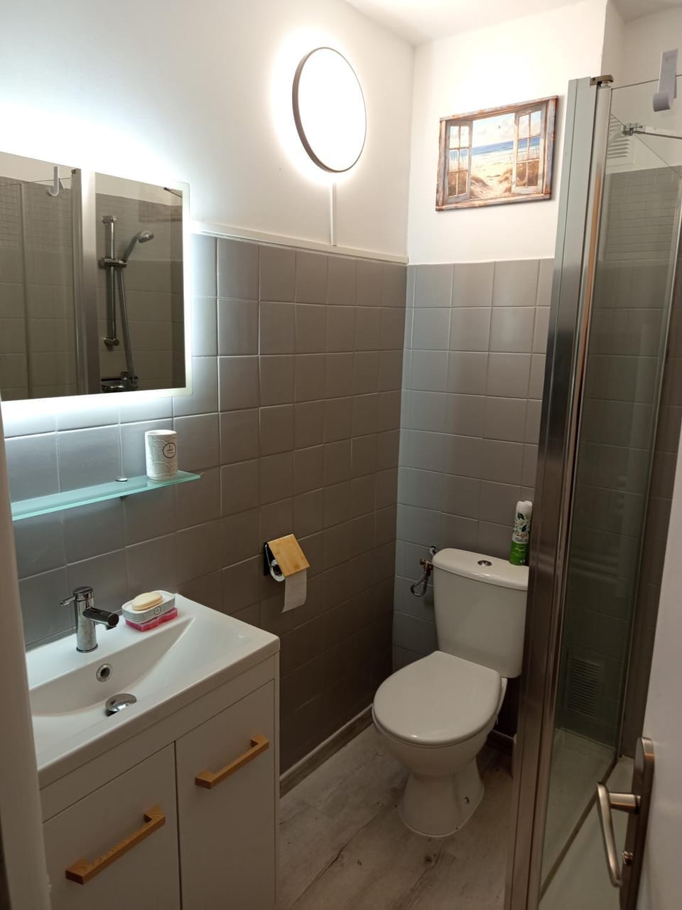 Studio rénové avec balcon et vue dégagée Apartment in Gréoux-les-Bains