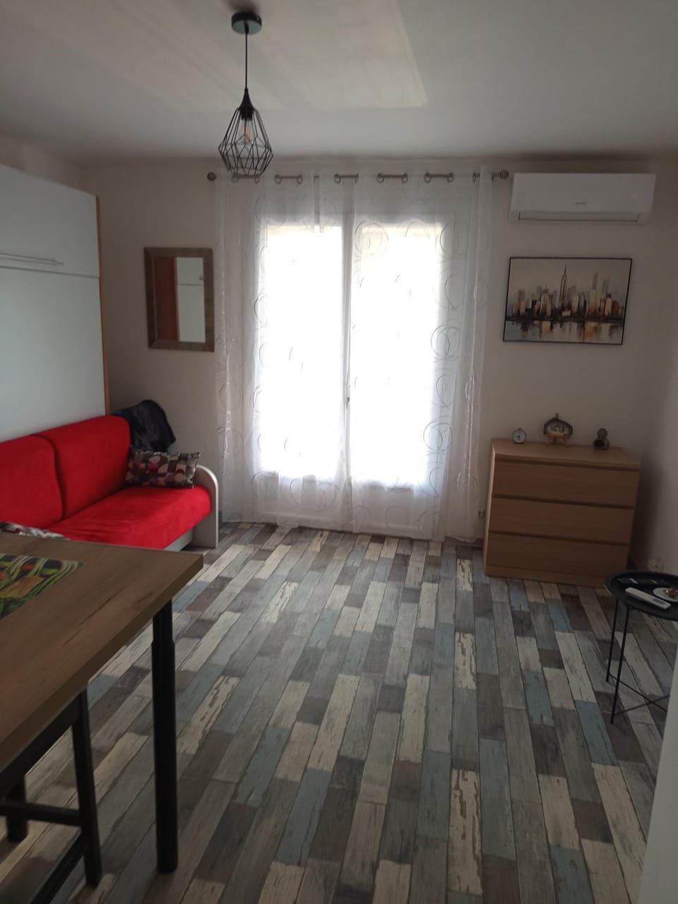 Studio rénové avec balcon et vue dégagée Apartment in Gréoux-les-Bains