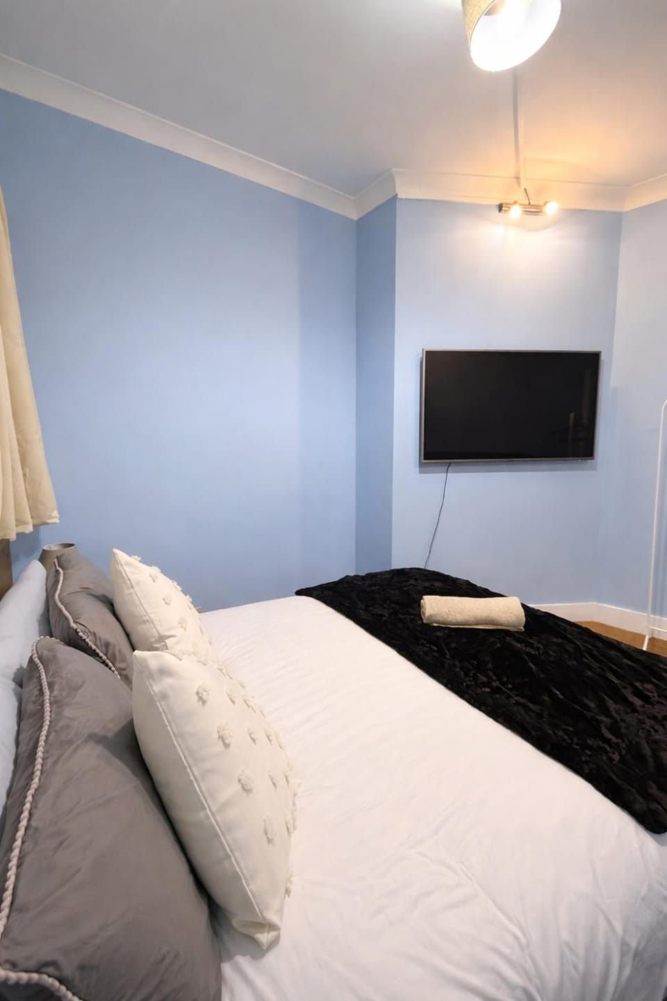 Communal lounge/ TV room, Bed, TV and multimedia, Photo of the whole room, Evening entertainment, Bedroom