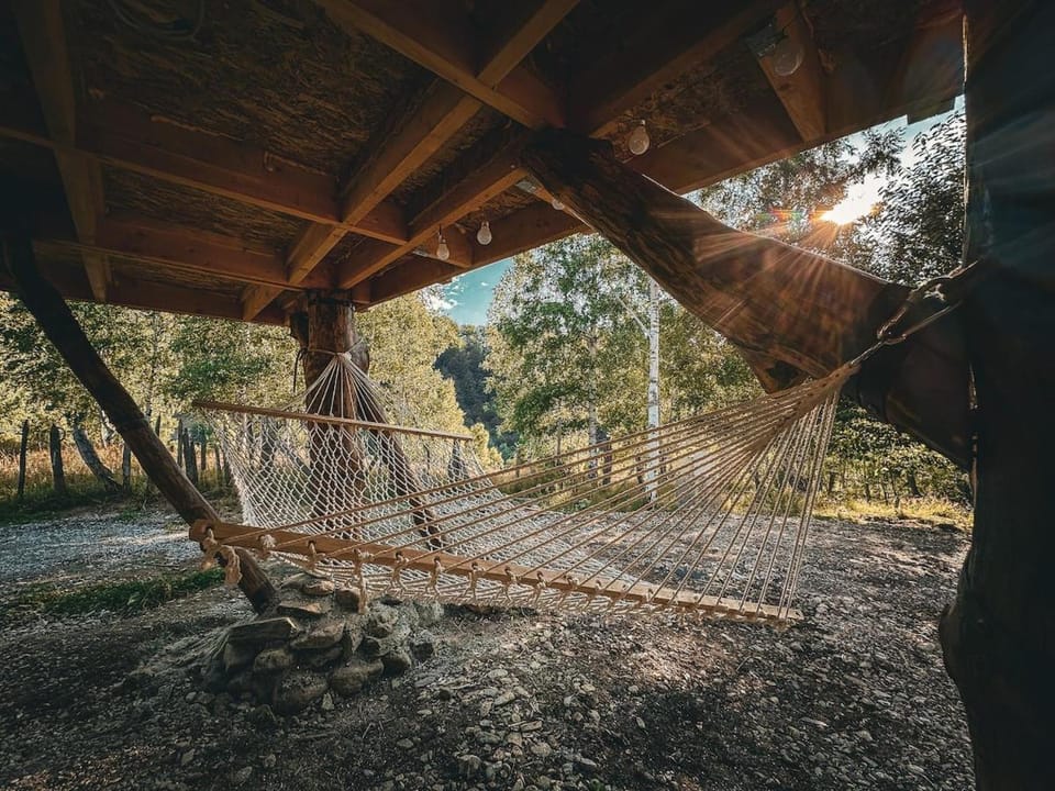 Acasa Straja - Treehouse House in Romania