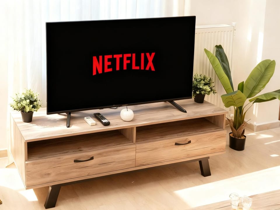 Communal lounge/ TV room, TV and multimedia, Coffee/tea facilities, Food and drinks, Decorative detail, Decorative detail, Seating area, internet, internet, air conditioner