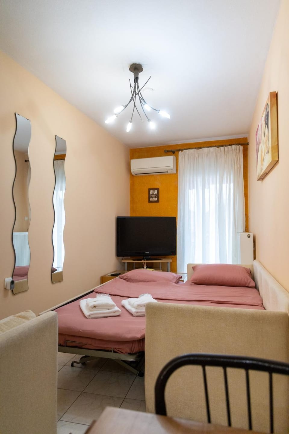 Bed, Seating area