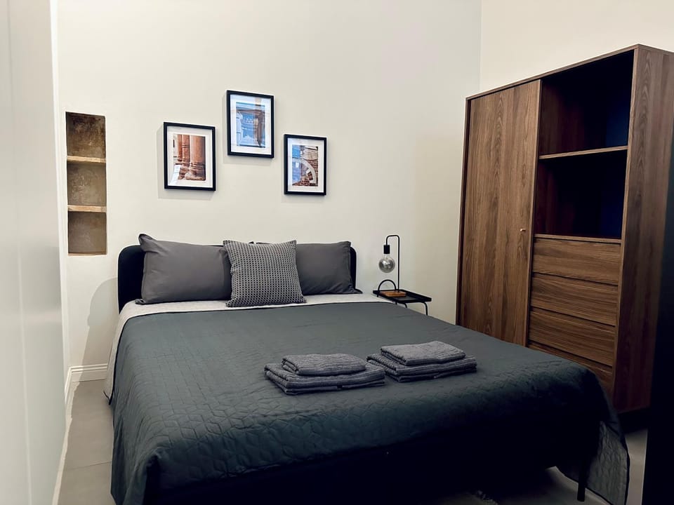 Bed, Bedroom, towels, wardrobe