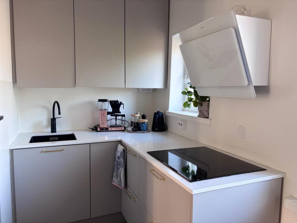 Coffee/tea facilities, dishwasher, oven, kitchen