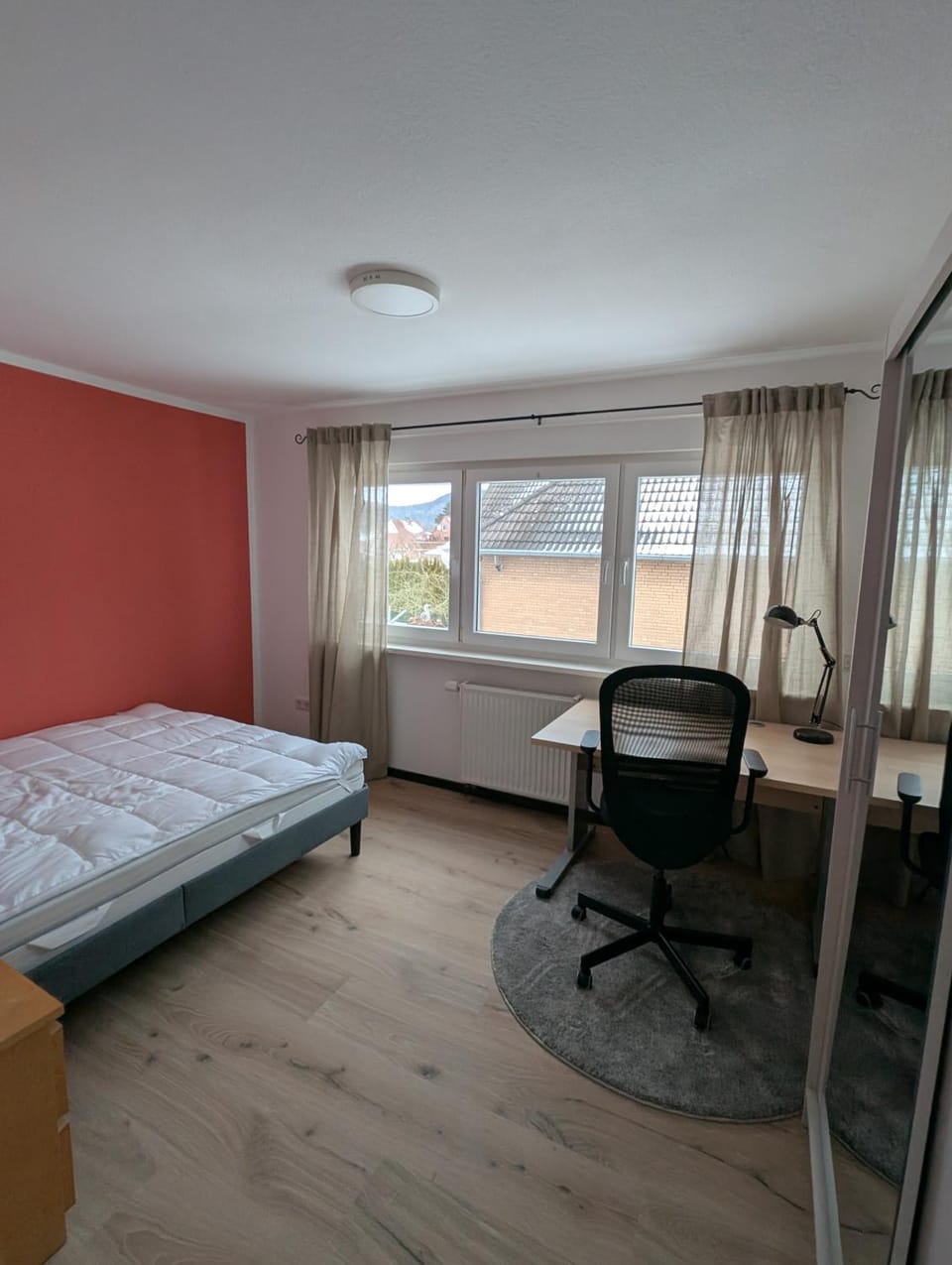Photo of the whole room, Bedroom