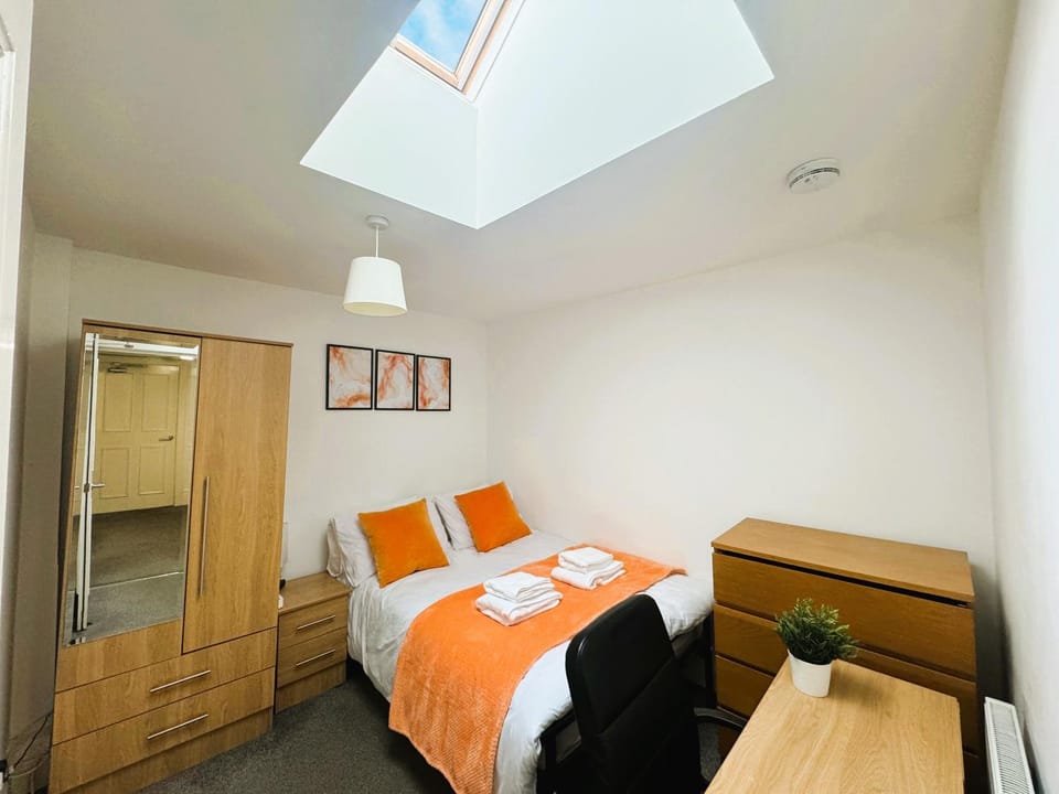 Bed, Photo of the whole room, Bedroom, wardrobe