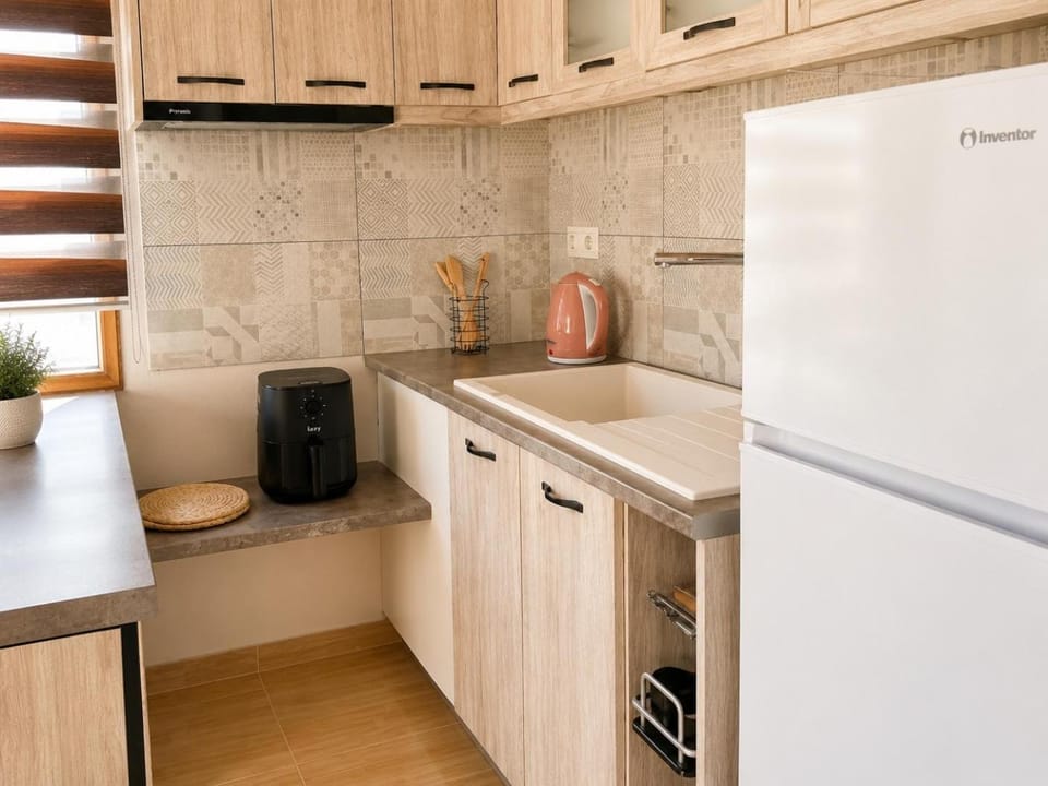 Kitchen or kitchenette, oven, pet friendly, toaster