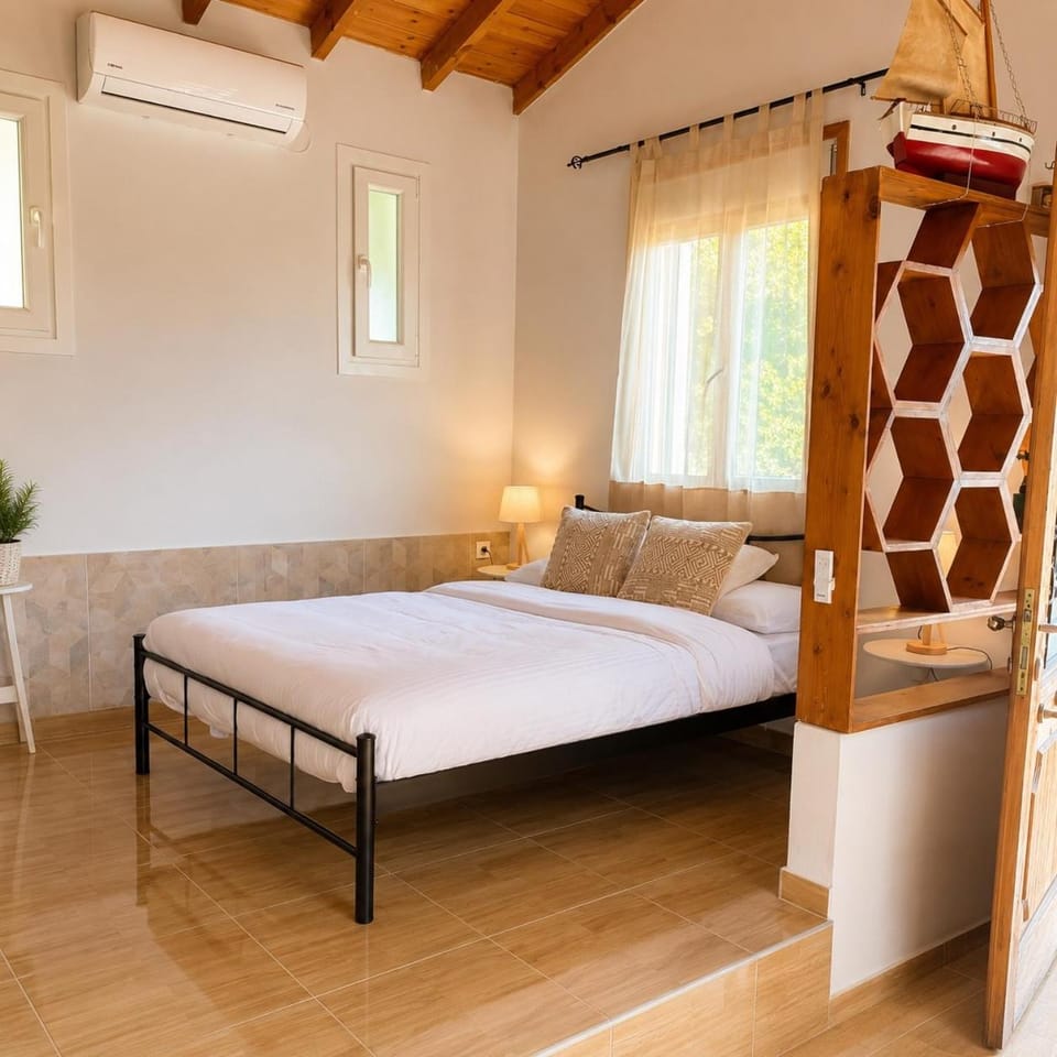 Photo of the whole room, Bedroom