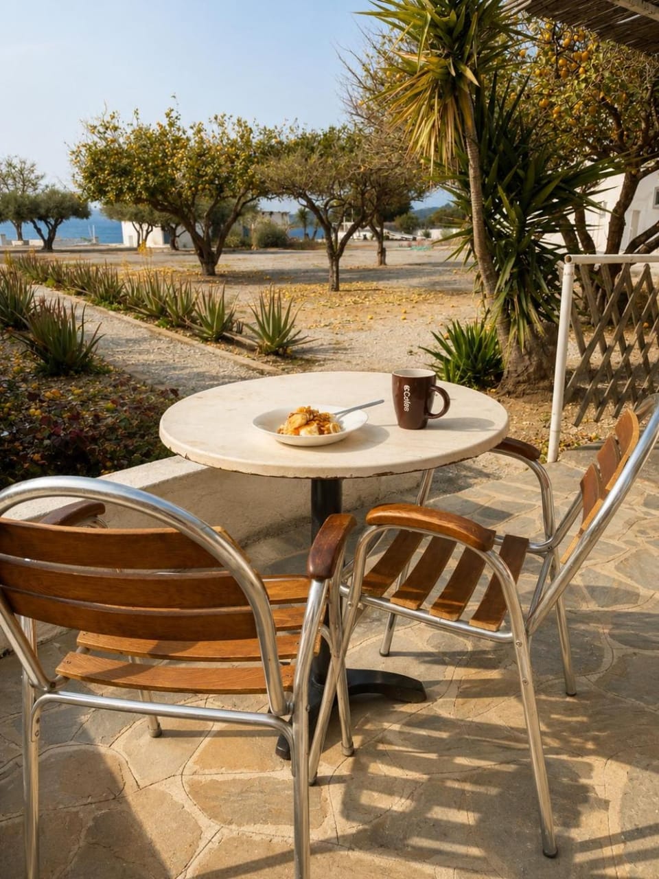 Patio, Day, Natural landscape, Coffee/tea facilities, Dining area, Beach, Food, Sea view, Breakfast