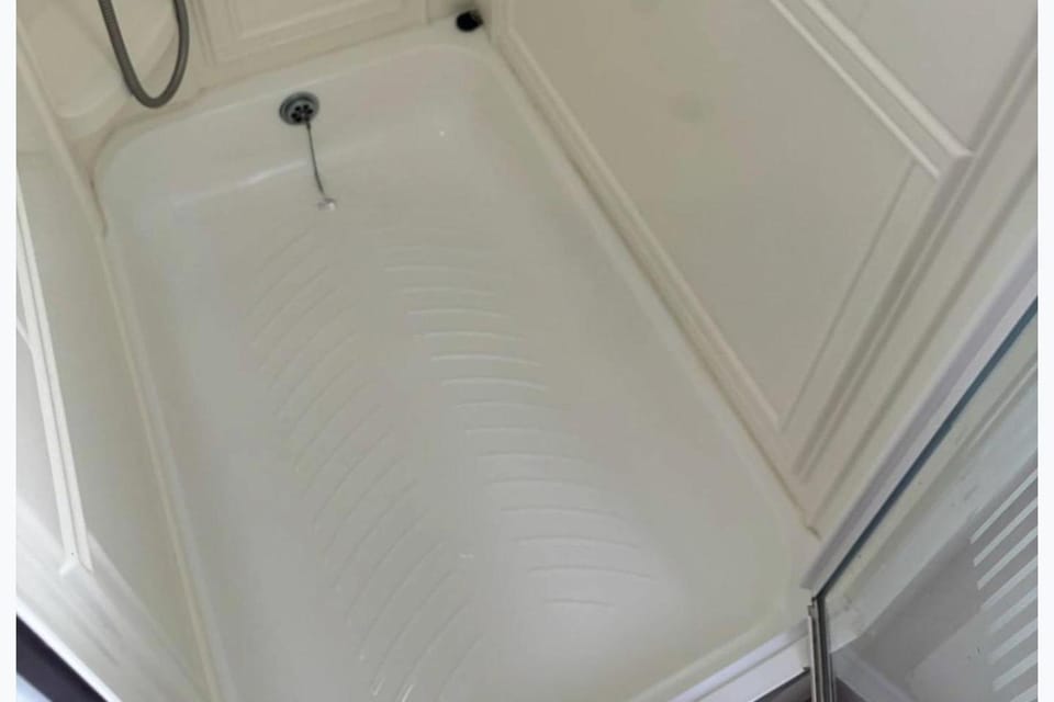 14 South Happy Days - Sleeps 6 Pet free caravan House in Chapel Saint Leonards