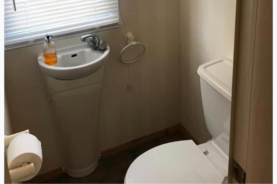 14 South Happy Days - Sleeps 6 Pet free caravan House in Chapel Saint Leonards