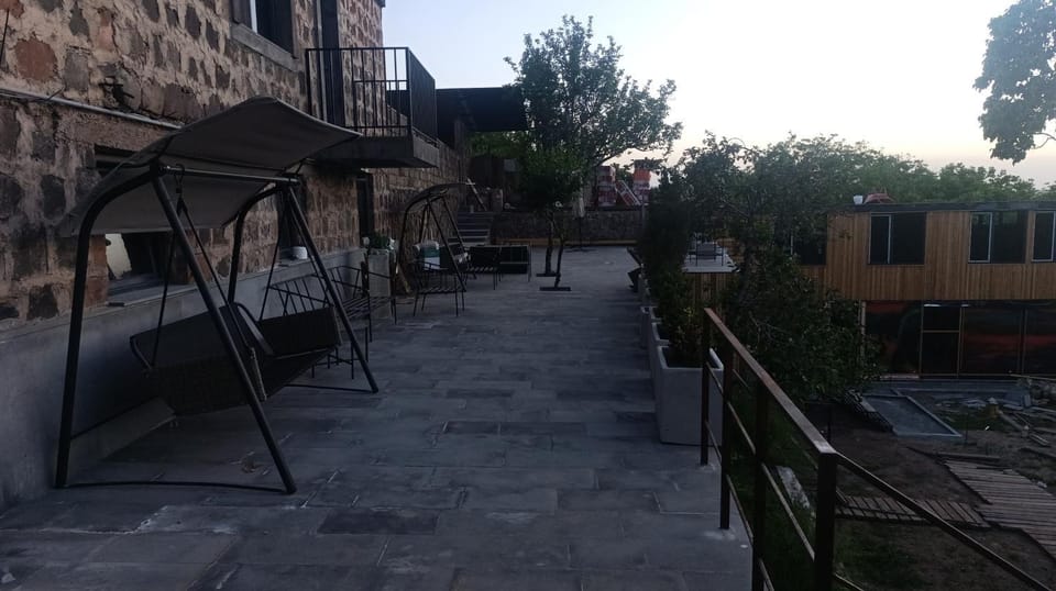 Azat - Toon Hotel in Armenia