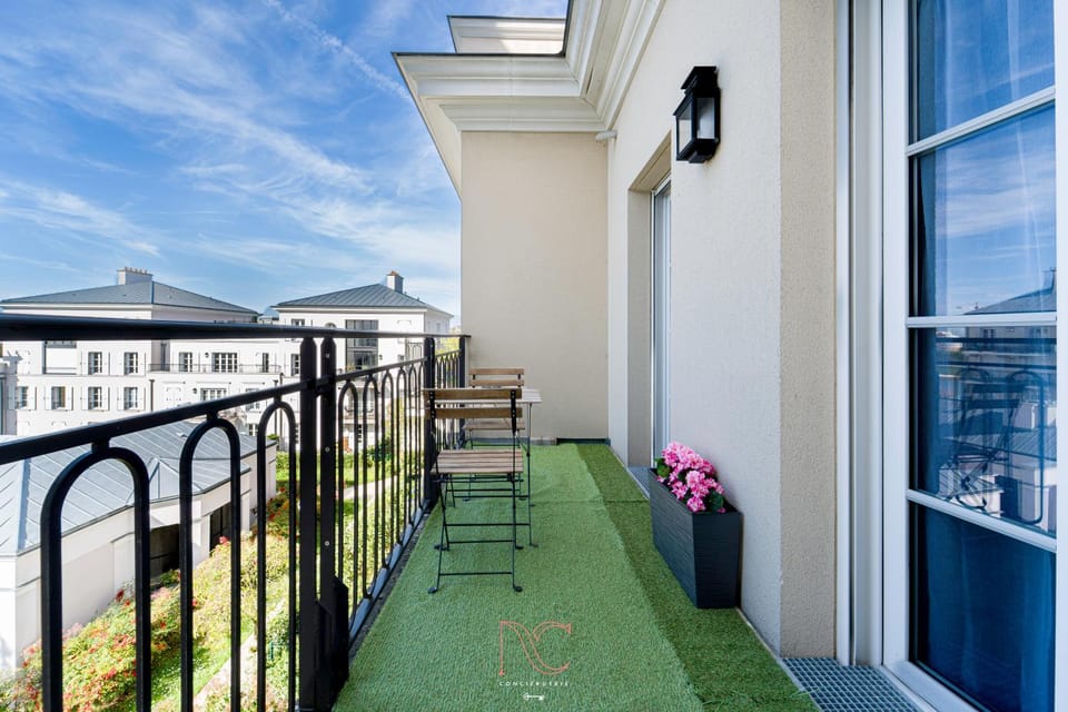 Property building, Balcony/Terrace, Balcony/Terrace