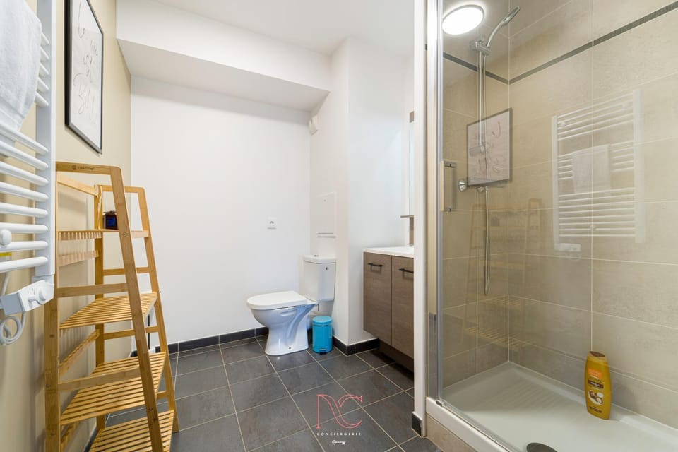 Shower, Toilet, Bathroom