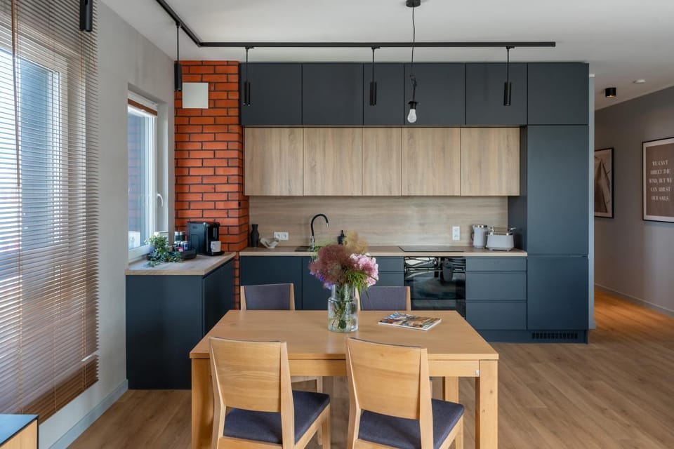 Kitchen or kitchenette, Seating area, Dining area, stove