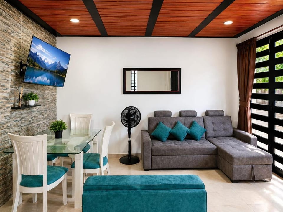 Casa moderna con piscina privada 10 huéspedes House in Carmen Apicala