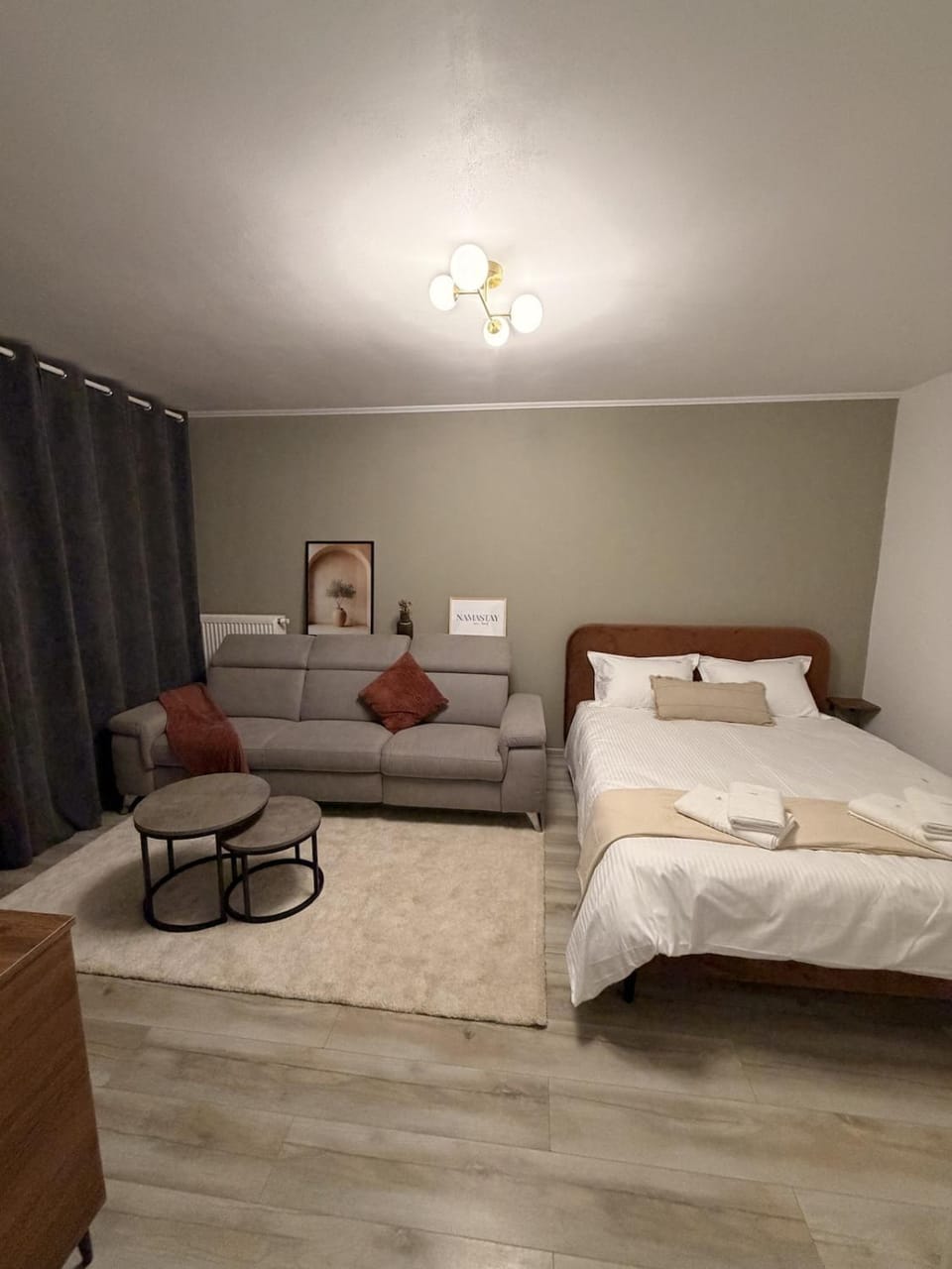 Bed, Living room