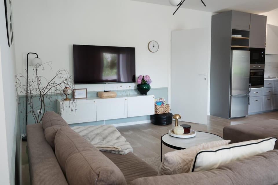TV and multimedia, Living room, Seating area