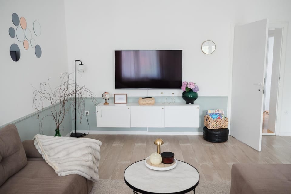 TV and multimedia, Living room, Seating area