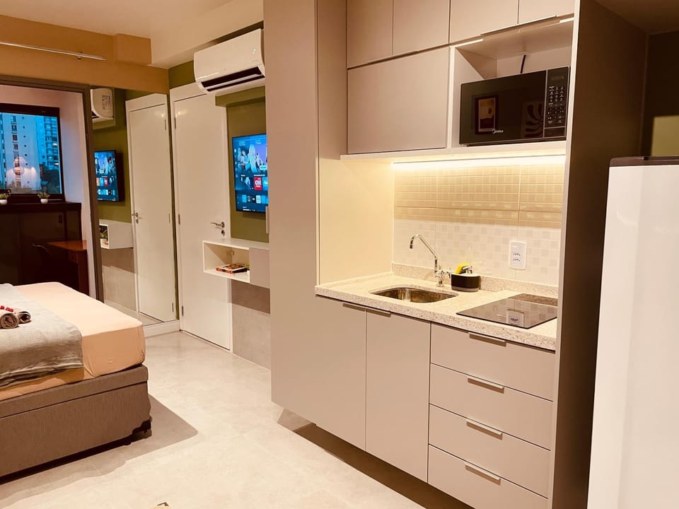 TV and multimedia, Kitchen or kitchenette, microwave, air conditioner